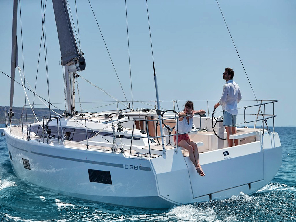 Bavaria C38 Wild Ocean Verhuur zeilend