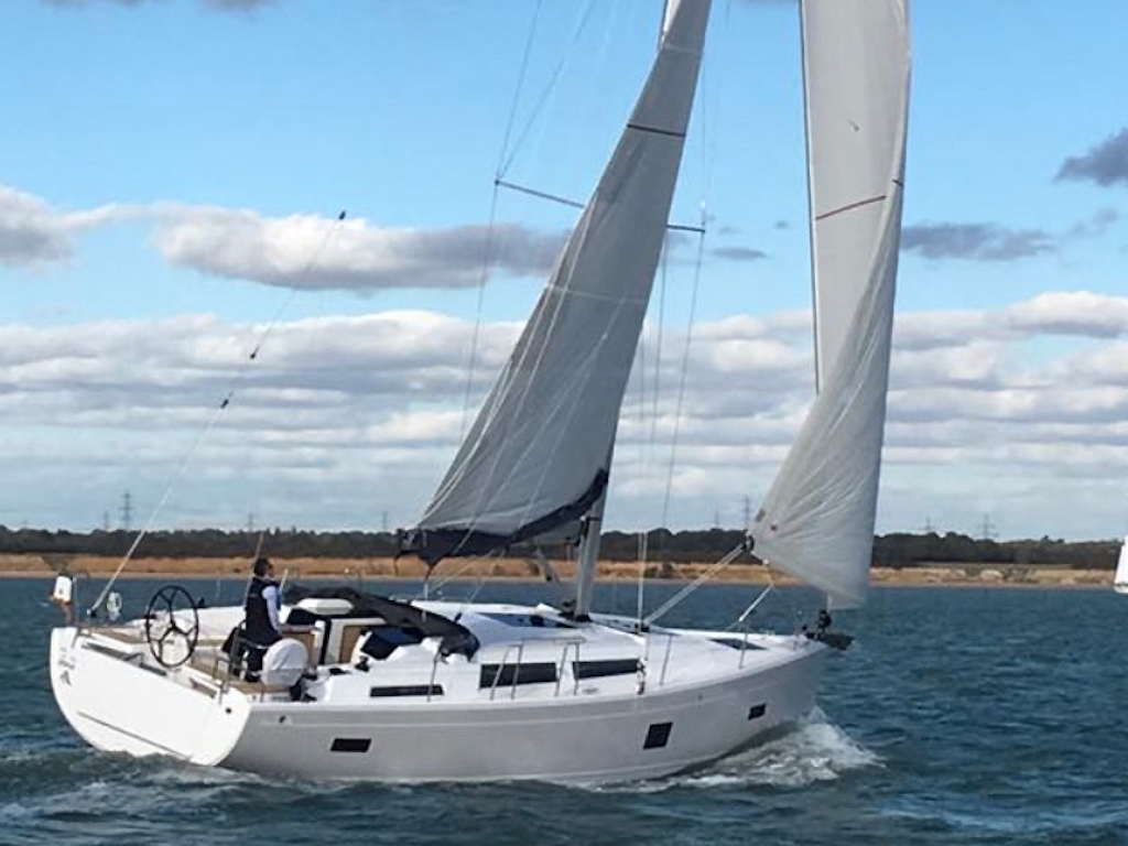 Hanse 38 Swanneblom huren zeilend