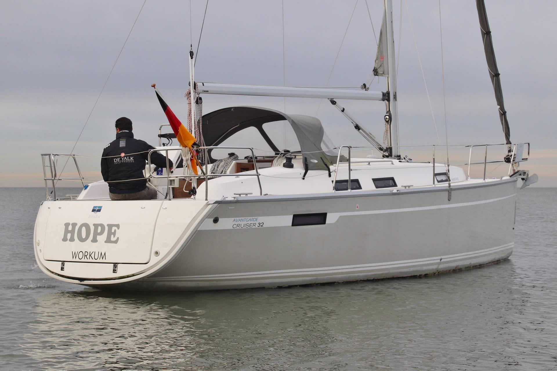 Bavaria 32 Hope huren achterkant